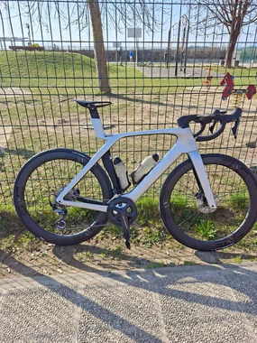 Madone gen7 - replika - Ultegra - Powermeter