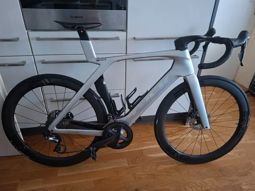 Madone gen7 - replika - Ultegra - Powermeter