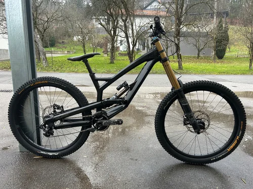 YT Tues CF pro