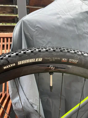 Gravel kolo Dema Grid 7