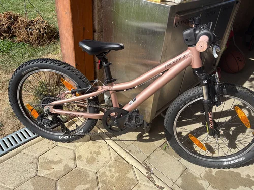 Otroško kolo Scott contessa