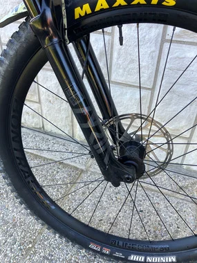 TREK SLASH 8  2022 L