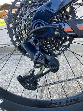 TREK SLASH 8  2022 L