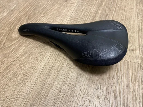 SELLE ITALIA cycling saddle, excellent condition