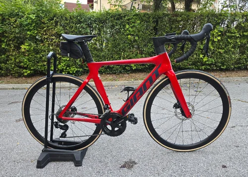 Giant Propel Adv 2 Disc karbon S velikost kot nov 2022