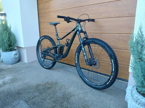 Celoodpružené horské kolo GIANT Trance