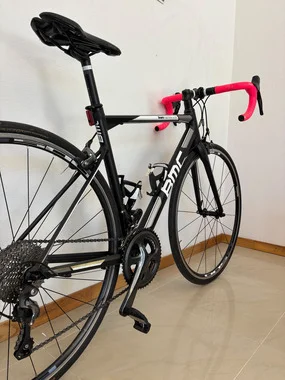 Prodajem BMC cestovni bicikl