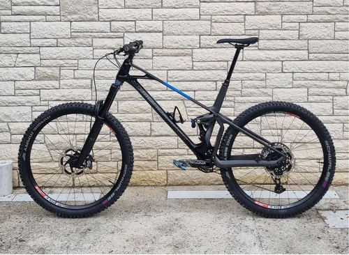 Mondraker superfoxy carbon R
