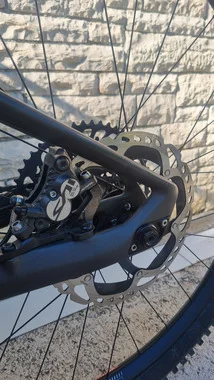 Mondraker superfoxy carbon R