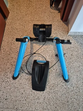Trenažér Tacx Boost + senzor + osy + zadní kolo s pláštěm a kazetou Shimano 12s