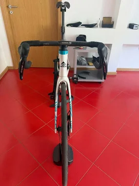 Merida Reacto Team Bahrain (na bazi 5000), letnik 2025, L