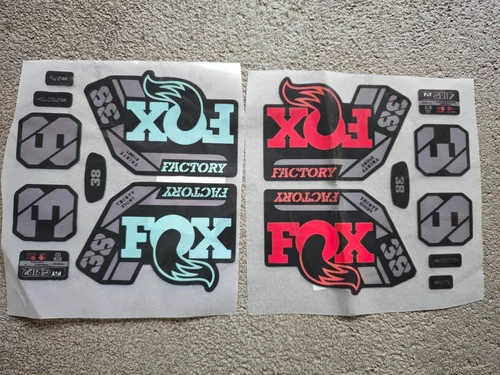 Samolepky na vidlici FOX 38