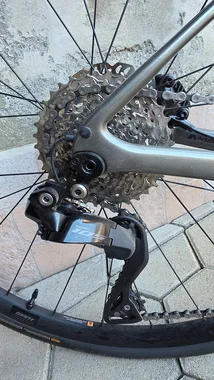 Giant Defy Advanced 1 105 Di2 Carbon