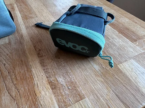 EVOC top tube bag WP und EVOC seat bag