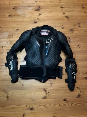 Prodam zelo lepo ohranjen body armor fox titan sport jkt, CENA NI ZADNJA!
