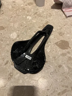 Karbonové sedlo Ryet Ultimate – full carbon + EVA, 122 g
