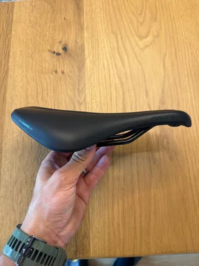Sedlo Specialized Power 143mm