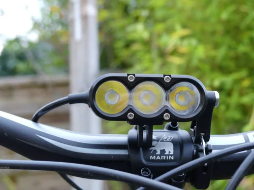 Prodam vrhunsko MTB luč Gloworm XSV 3400 lumnov + 2x baterija 50Wh
