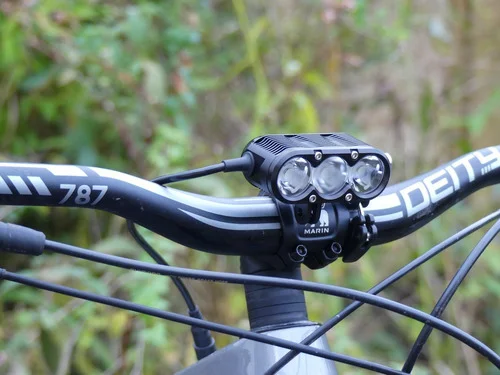Prodám špičkové MTB světlo Gloworm XSV 3400 lumenů + 2x baterie 50Wh