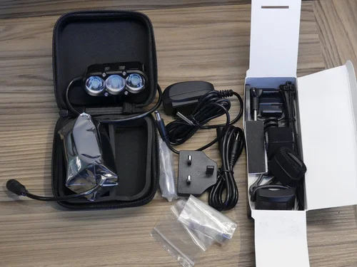 Prodám špičkové MTB světlo Gloworm XSV 3400 lumenů + 2x baterie 50Wh