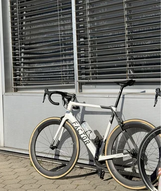 Factor O2 2023 / Dura-Ace / Black Inc 60 / Garmin Edge 530