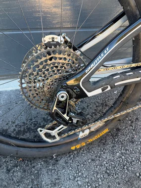 Pivot Shuttle LT Team AXS XX Bosch CX-R